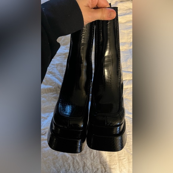 BRAND NEW WITH TAGS IN BOX. Platform booties boot with square toe. Croc detail - Picture 6 of 7